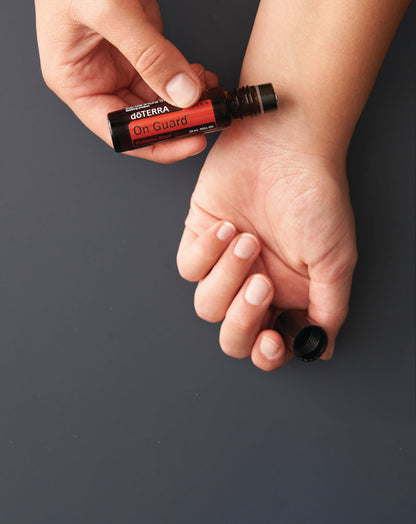 On Guard Touch mélange en applicateur à bille dōTERRA, 10 ml