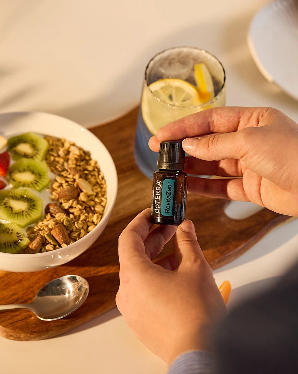 Flacon RevitaZen dōTERRA 15 ml, deuxième mise en situation