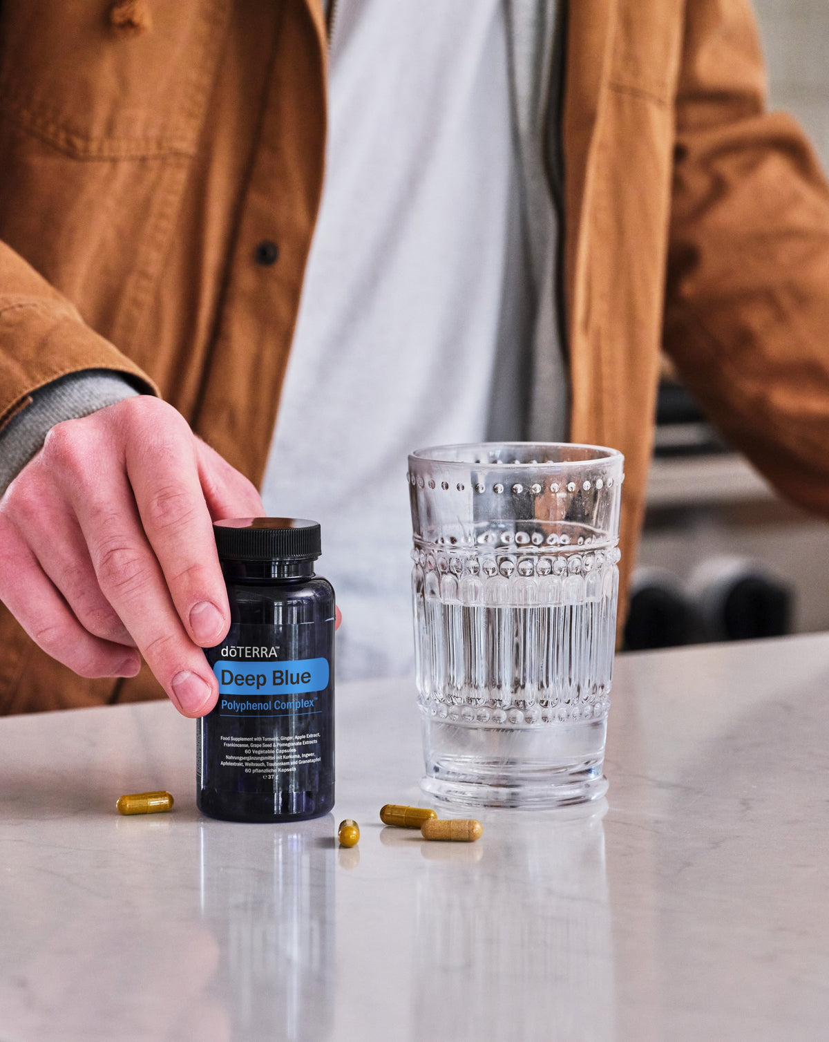 Complexe de Polyphénol Deep Blue dōTERRA, flacon en situation