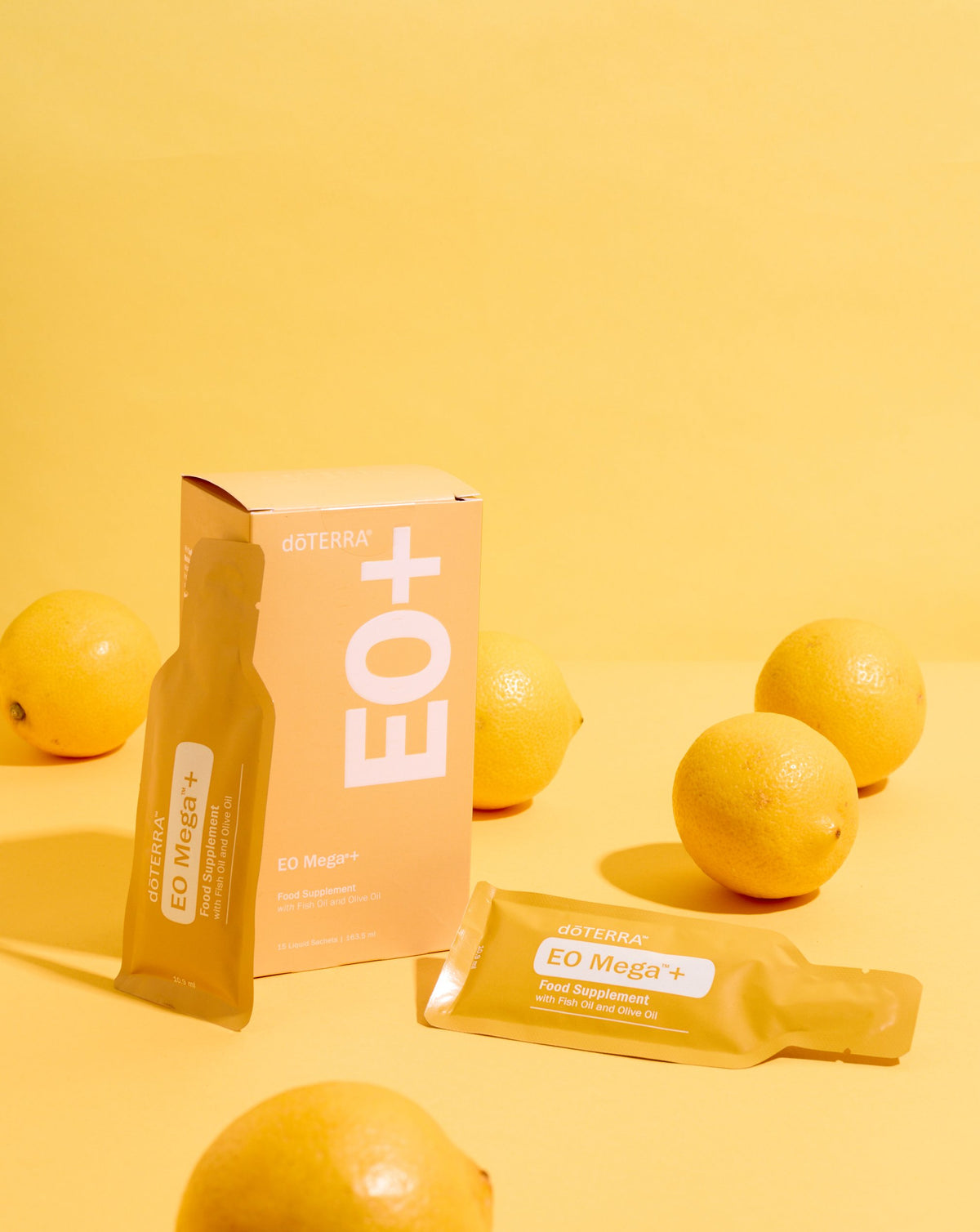 EO Mega+ sachets dōTERRA, boîte et sachets avec citrons