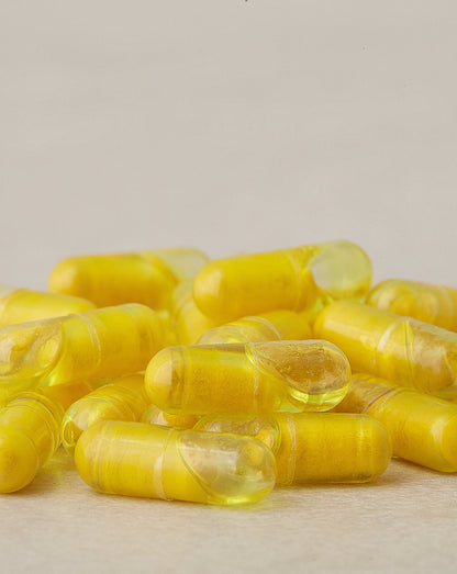 Gélules doubles au Curcuma dōTERRA, gros plan sur les gélules