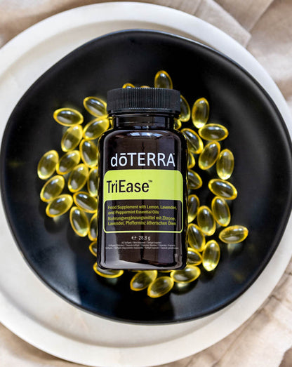 Gélules TriEase dōTERRA, flacon entouré de gélules souples