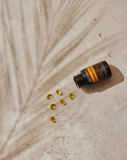 Gélules Zendocrine dōTERRA, flacon et gélules souples avec orange
