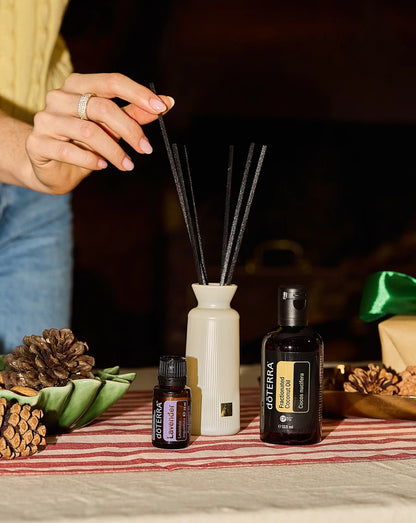 Lavendel (15 ml) und Duftstäbchen-Diffuser-Set dōTERRA