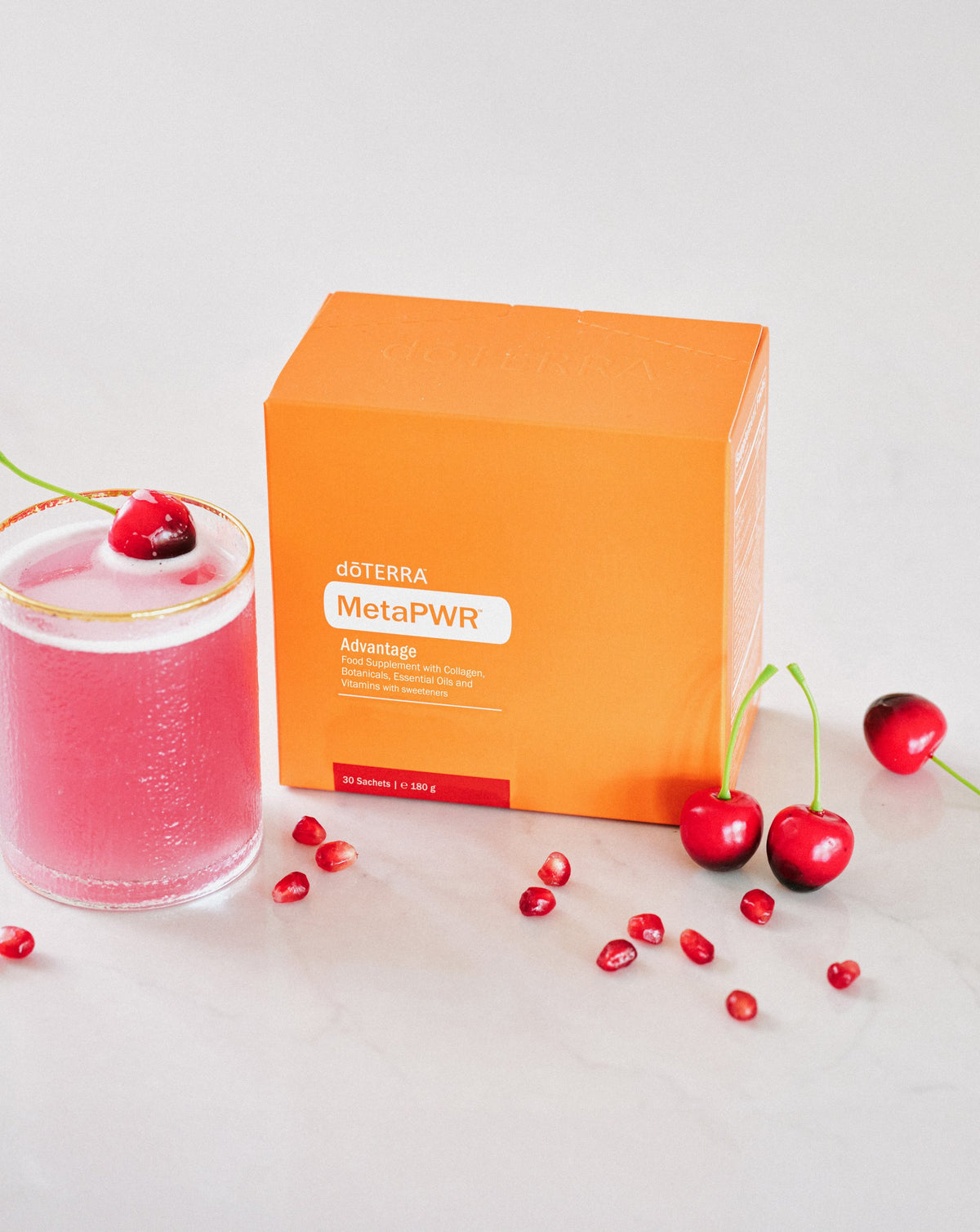 MetaPWR Advantage grenade-cerise dōTERRA, boîte, boisson et cerises