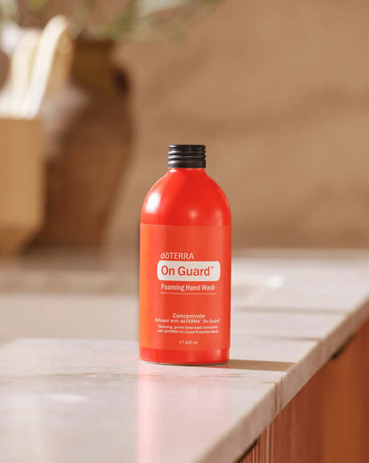 Concentré de mousse nettoyante pour les mains On Guard dōTERRA, 237 ml