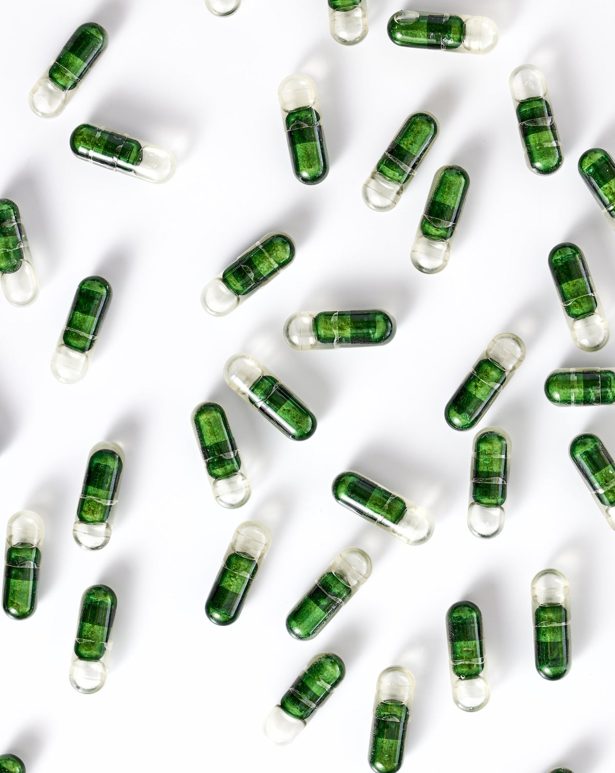 PB Restore dōTERRA, gélules vertes en gros plan