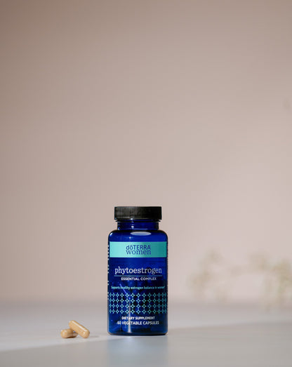 Complexe de phytoœstrogènes Women dōTERRA, flacon sur une table