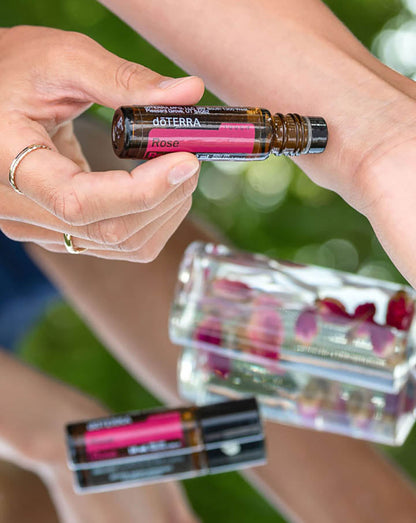Rose Touch dilué en applicateur à bille dōTERRA, 10 ml